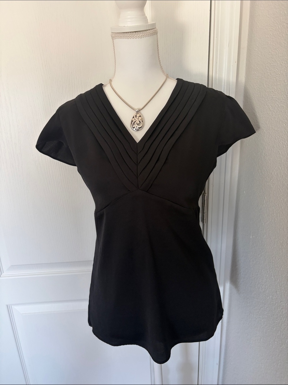 Banana Republic Women's Black V-Neck Pleated Detail Top with back zipper